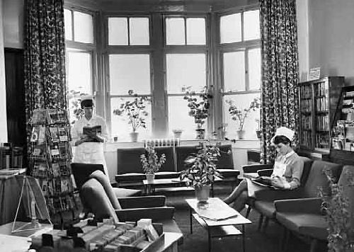 We love a good library! 📚Can anyone guess which one of our Leeds hospitals’ this photo was taken at in 1966? Image from our Leodis archive #NHS70 #HIW2018LDS