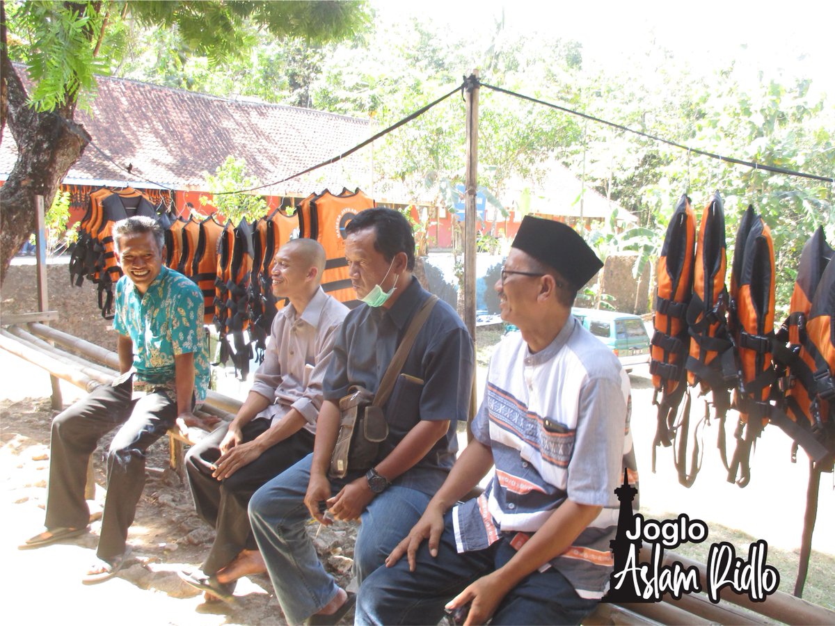 JogjaPkb's tweet photo. Ramah tamah dan Doa bersama, di lanjutkan potong tumpeng. Pengembangan Wisata River tubing di Daerah Wisata Kebosungu, Kecamatan Dlingo, Bantul

#pkbbantul
#joglopkbimogiri
#joglopkbbambanglipuro
#joglopkbsewon
#dpwpkbdiy
#cakimin
#dpppkb
#deticom https://t.co/hAfy6hpZvY