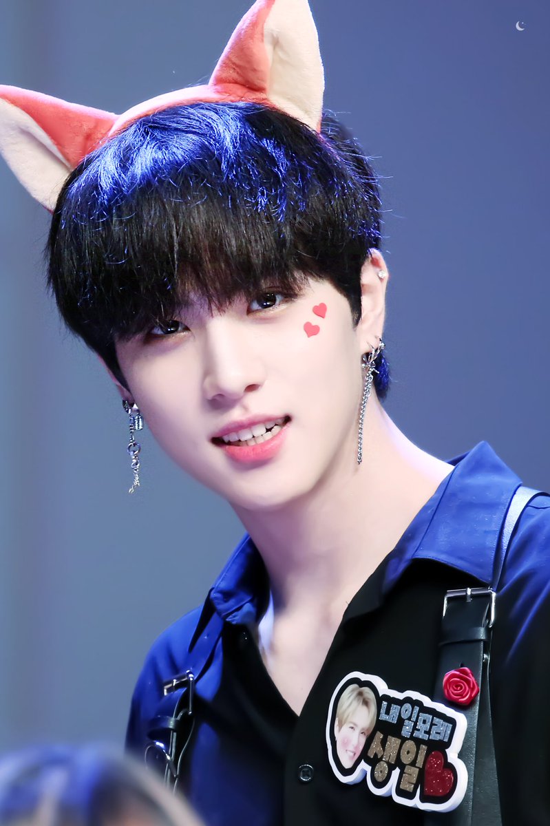 Moondreamers__'s tweet photo. 세상에서 제일 잘생긴 댕댕아 생일 축하해 💕 마싯는 거 마니 먹기야 
#HAPPY_DONGHAN_DAY #김동한 #동한 
@KDH_official https://t.co/fukUfVKh3o