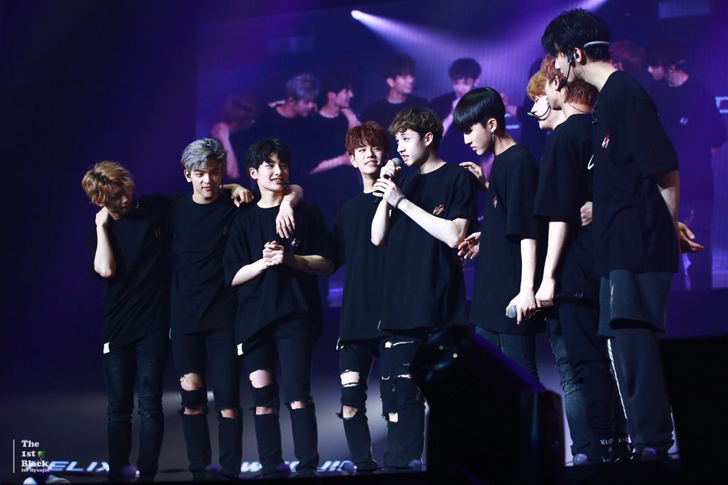 скз i ll be your man. Stray kids men men. феликс stray kids аэропорт. Stray kids шоу. хан джисон и ли минхо.