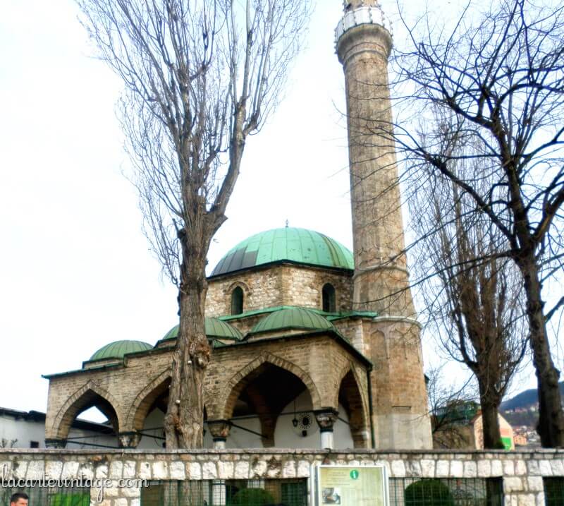 Mezquitas en Sarajevo BiH | Mosques in Sarajevo Bosnia-Herzegovina #mosques #Sarajevo #mezquitas #gazihusrevbey #BiH #FelizLunes #viajes #travel