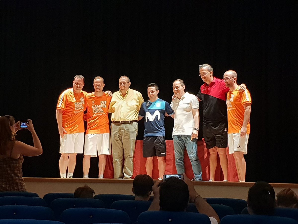 Por último nos gustaría agradecer la presencia en el Acto de Clausura de nuestro Alcalde, @alcalde_morata. Gracias, porque tu presencia le da sentido a todo el trabajo en pro de los niños y por el fomento del fútbol sala con valores. GRACIAS!!!