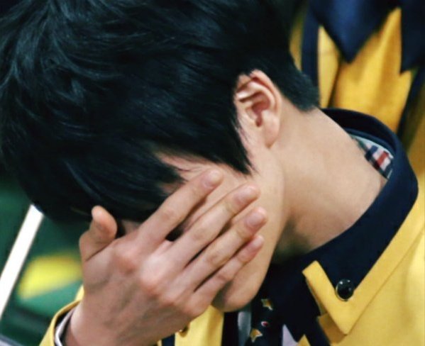 런: 젠오랑 싸웠는데 젠오가 홧김에 “헤어져!”라고 말하는 버릇이 있어서 이번 기회에 버릇 고쳐주려고 “그래.”하고 아무렇지 않은 표정으로 커플링 빼서 쓰레기통에 버렸더니 갑자기 엉엉 울면서 쓰레기통을 뒤지더라. 생각해보니까 젠오가 내 앞에서 이렇게 우는건 처음이였어.