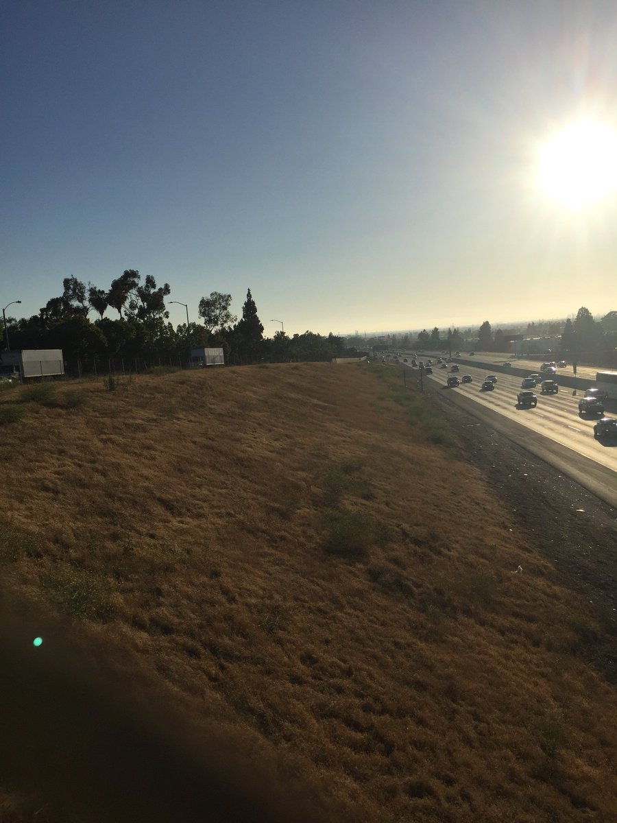 gIitterize's tweet image. i’m the kind of human wreckage that you love #frantasticmonday