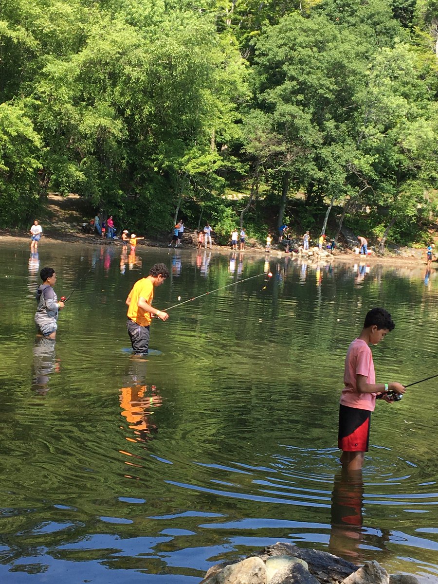 D4CommunityServ's tweet photo. Saturday, over 400 #kids had a blast at the 2nd Annual #Catch &amp; #Release with the @bostonpolice at Jamaica Pond. 

#BPD 👮🏿‍♂️
#Fishing 🐟
#Boston 🏙️
#Summer 🌞 https://t.co/unUozV4FbD