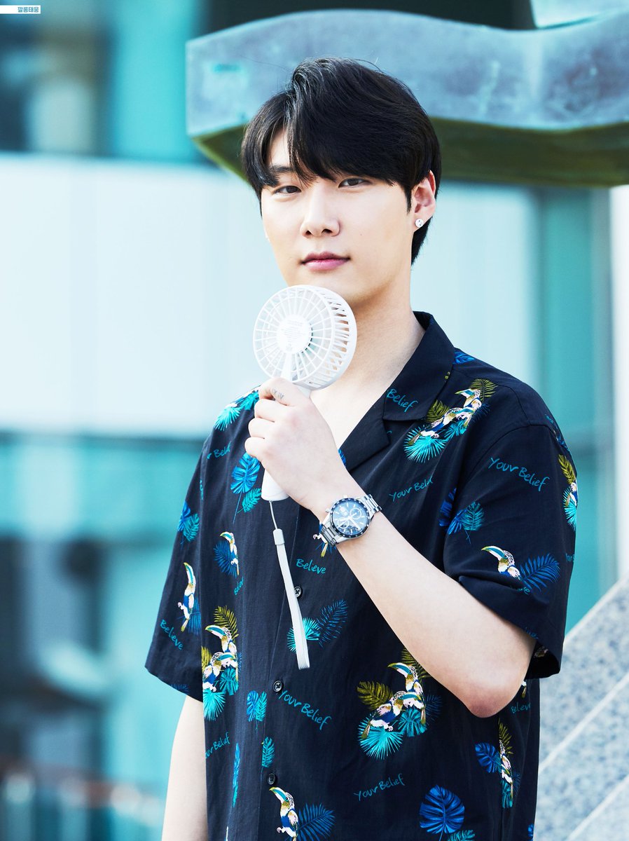 GR_tang's tweet photo. 180624 부산 해운대 버스킹

선풍기 들고 멍😃.....!
우리 귀여웅 태웅이는 선풍기를 들고만 있어도 예뻐요♥️

#최태웅 #최탱 #탱 #tang #taewoong
#부산 #해운대 #버스킹 https://t.co/DJnOeFxo1j