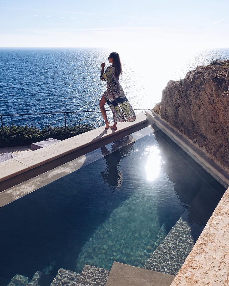 #RepostBy <a href="/coohuco/">Coohuco</a> : “❤ @cap_rocat Más que un hotel, es vivir una experiencia. Antigua fortaleza militar situada en un acantilado frente al mar y reconvertida en hotel. Increíble!”
#CapRocat #Mallorca #Balearics #HotelRoom #Seaview