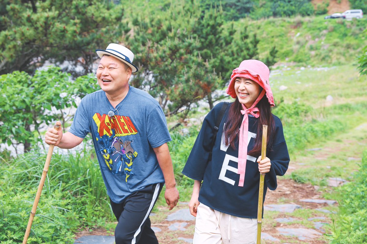 .
달타냥 잡으러(?) 가는 길😆
#섬블리의_첫_예능후배 #오늘_공개
#둘다_섬대장에게_예능면담(?)_받으세요
.
#강호동 #이수근 #이연희 #위하준 #섬총사2
#섬총사 #컴백 #시즌2 #뚝딱뚝딱섬스테이 
#본방사수 #섬ing_soon #연도 #소리도
#힐링섬스테이 #Olive #tvN #밤11시
#월요예능 #월요일은_섬데이