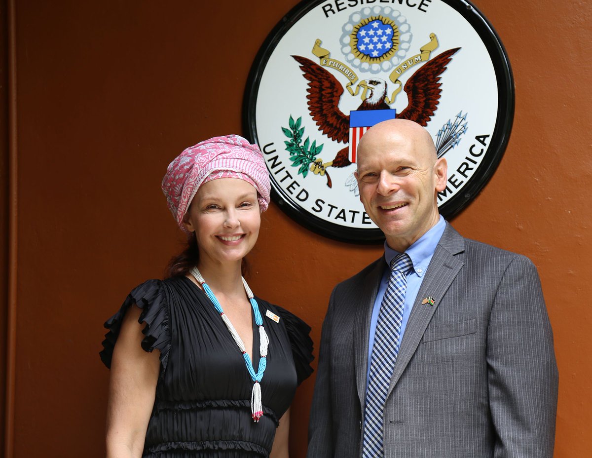 USEmbassyJuba's tweet image. U.S Embassy Juba is thrilled to host UN Goodwill Ambassador Ashley Judd , who is in South Sudan promoting access to reproductive health services, fighting sexual and gender based violence and supporting SGBV victims. @AshleyJudd