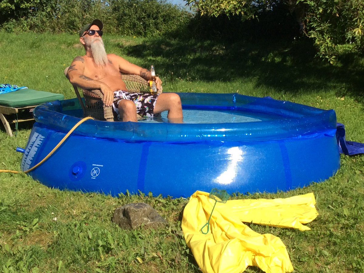 SeasickSteve's tweet photo. ☀️hope y'all havin' a ghetto fabulous summer! see ya at the shows! ☀️   https://t.co/mNYCcP8s4h #heatwave https://t.co/XqnUftFQOo