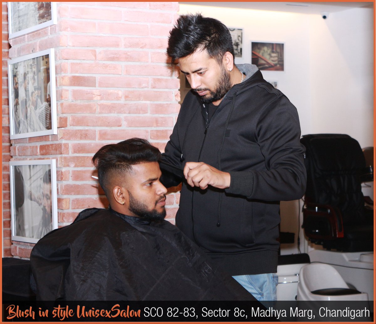 Blushnstyle's tweet photo. If you're looking for a #shorthairstyle which is easy to maintain but with a modern twist to qualify for 2018's male hottest #hairstyles, #TaperFade is a go-to option. So, step in Blush to get such an impressive #haircut.
#Blushinstyle #unisexsalon #chandigarh #menhairstyle https://t.co/hwn1BvvMke