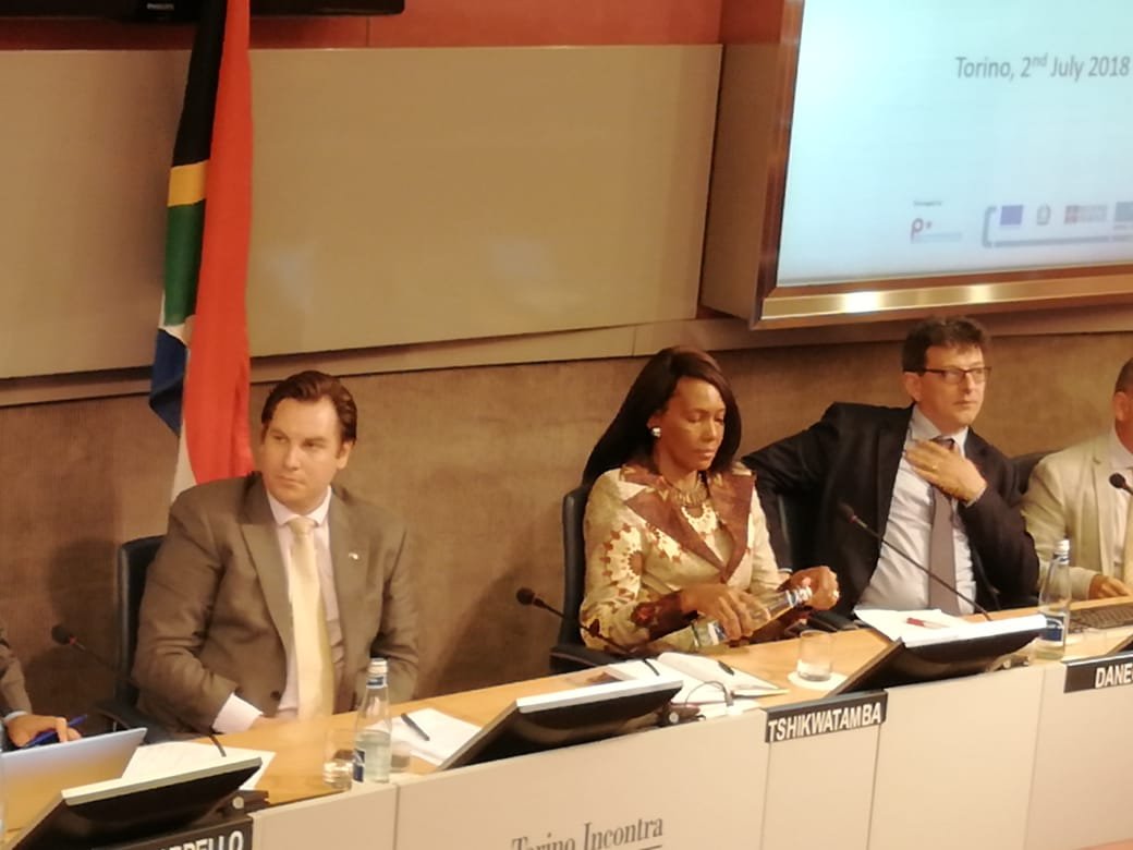 sedfa_dsbd's tweet photo. Seda CEO Mandisa Tshikwatamba presents opportunities for Italian companies in South Africa's textile industry, at the Torino Incontra, Centro Congressi.
#TFW2018 #SedaInTorino https://t.co/s23NbKyuh6