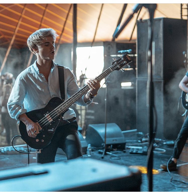 •Algunas fotos de los chicos el sábado actuando en <a href="/TexfestUK/">Texfest</a> 

📷: @tomgoddardphoto vía instagram