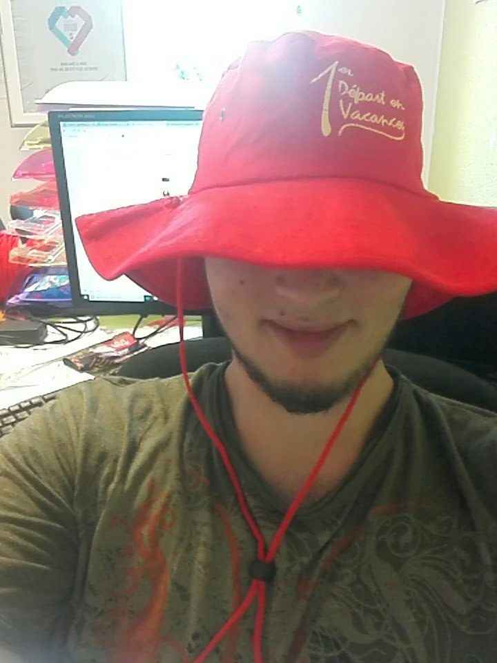MenosFe's tweet photo. Bob ou casquette, y a des enfants qui vont être bien deg XD https://t.co/3XGRPWGyPm