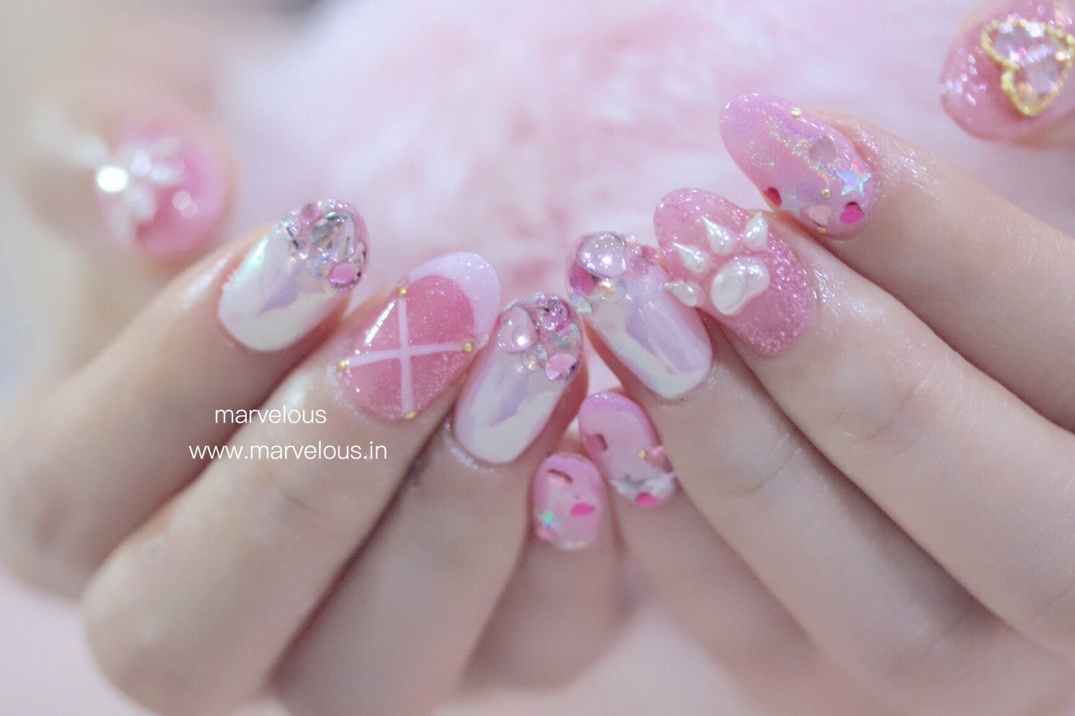 しぶとい中川翔子 Marvelous Nail アメリカ 夏 だからひさびさにピンクキラキラネイル テンションあがりますな ピンクちゃんイメージネイルにしてもらったから爪ある肉球が オラワクワクしてきたぞ T Co Clodprbwbc Twitter