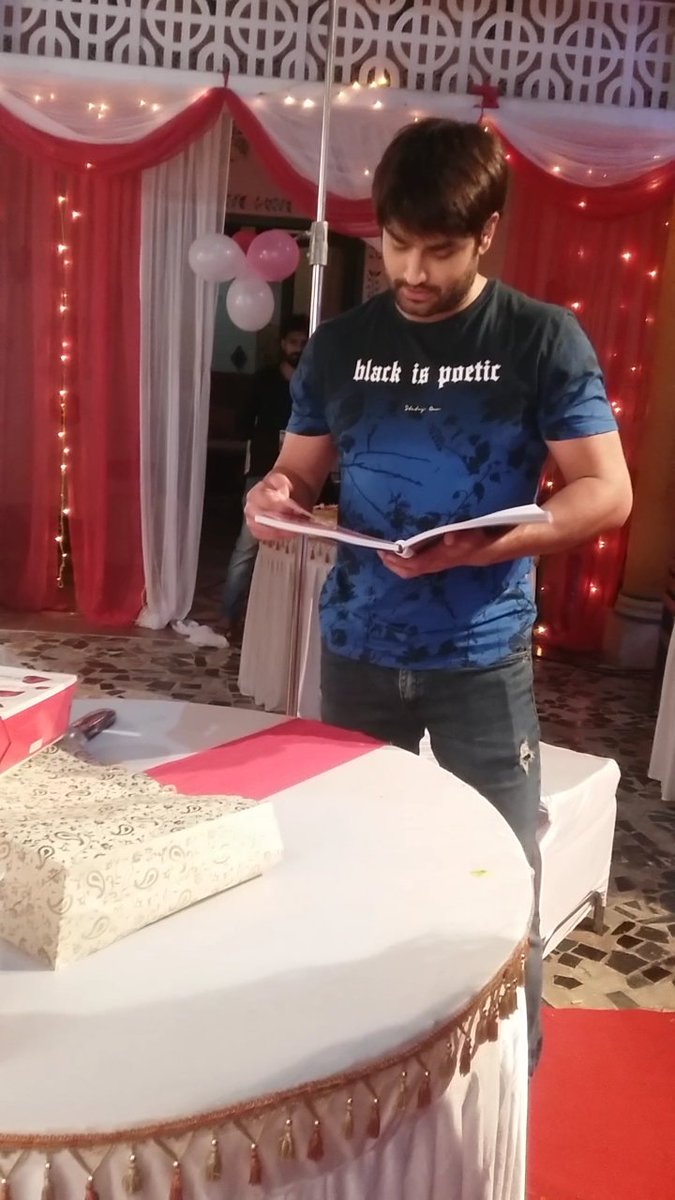 TheHaYaWorld's tweet photo. Heres our cutiepies @VivianDsena01 &amp; @RubiDilaik reading #TheHaYaWorld Magazine 😍 ..Hold your breaths as Videos coming up next..Stay Tuned 😎
Pic Credit : @CreativeVDians https://t.co/b7an5gLYn3