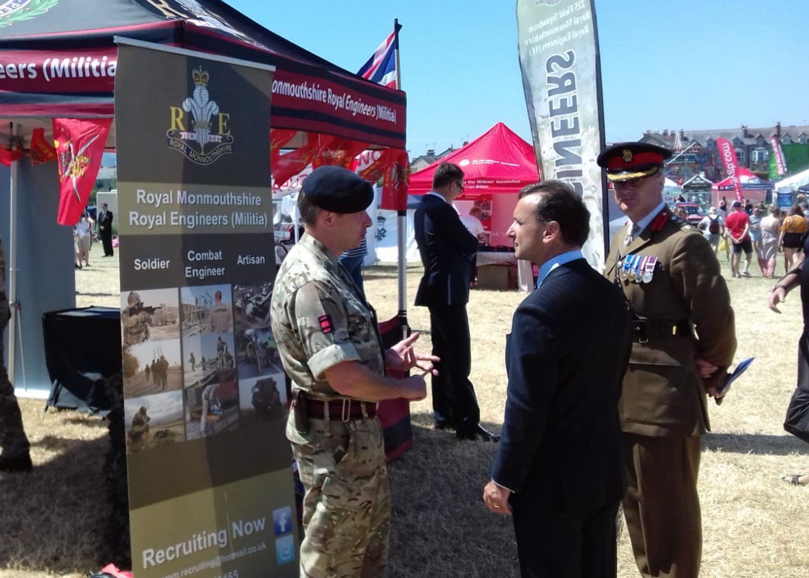 RMonREM's tweet photo. Against a backdrop of The Red Arrows and other family fun, SSgt McIntosh #RMonREM speaks to the Welsh secretary of state, Rt Hon Alun Cairns MP @LlandudnoAFD @armedforcesday #LlandudnoAFD https://t.co/U7eVVSPLll