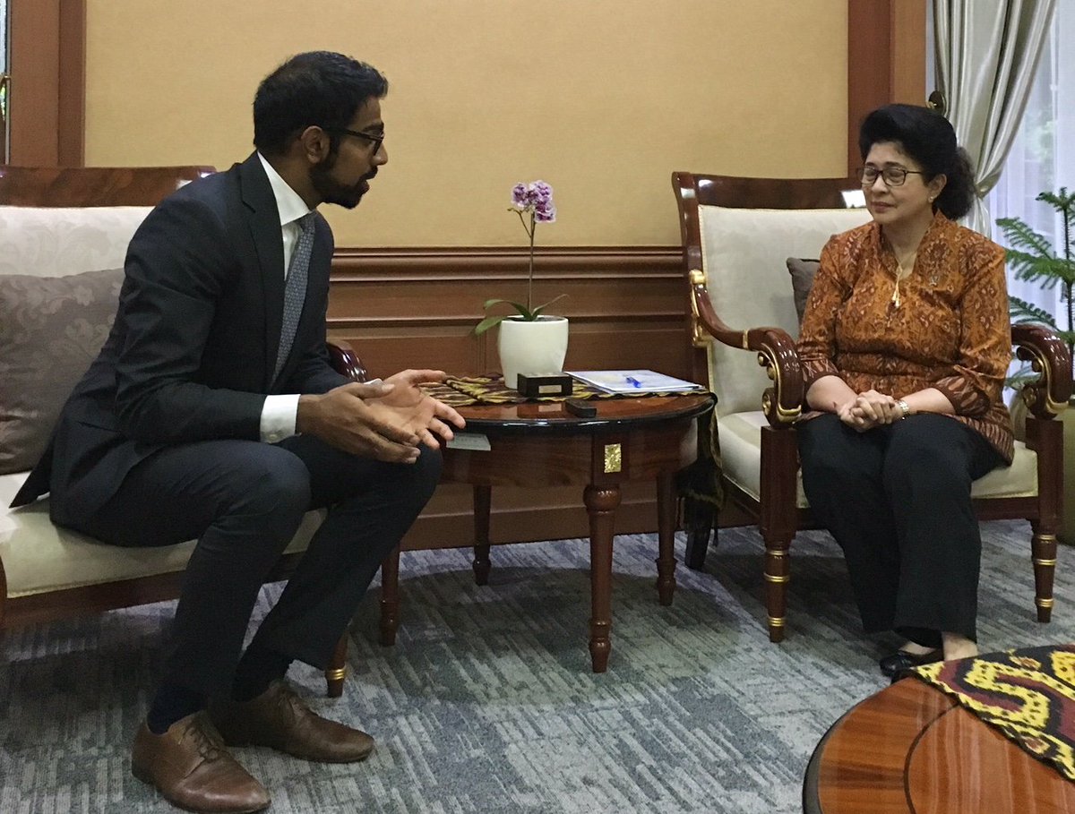 EATforum's tweet photo. EAT's work in Asia Pacific continues: Today, @sudhvir met with the Indonesian Health Minister @NilaMoeloek to discuss next steps from EAT Asia-Pacific Food Forum, including the implementation of a policy brief for healthy &amp; sustainable diets in Indonesia #EATapac https://t.co/VXXbyBpFzm