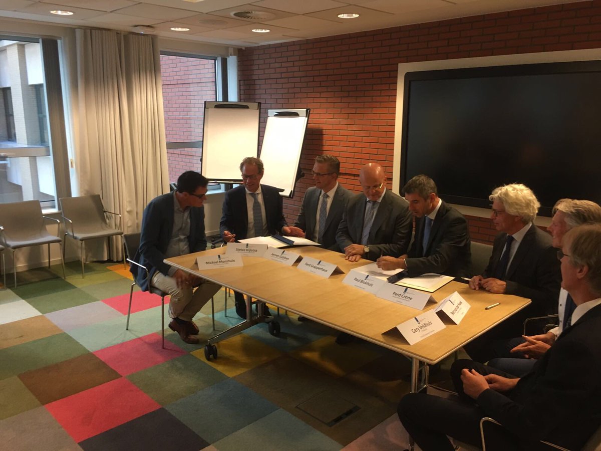 GGZFriesland's tweet photo. GGZ Friesland, de Friese gemeenten, RAV Fryslân, politie, meldkamer en De Friesland Zorgverzekaar tekenden vanmorgen als eerste regio het convenant passend vervoer voor mensen met onbegrepen gedrag. https://t.co/06dhfypXhT