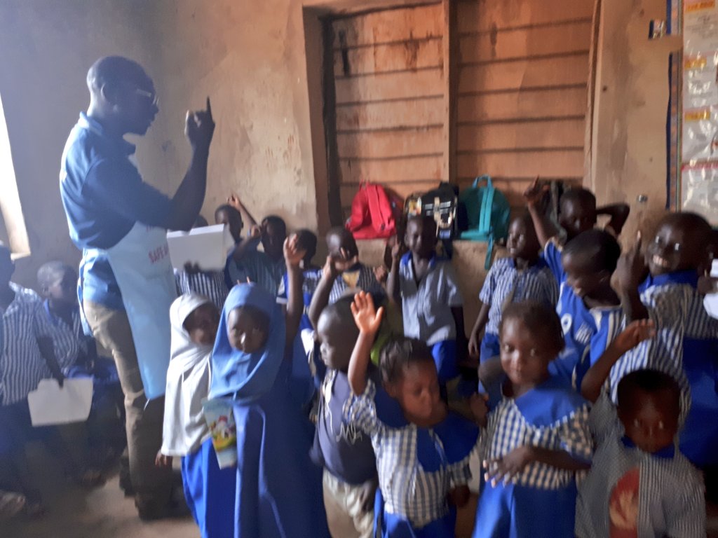 Abduljim's tweet photo. Monitoring the work of @WHONigeria supported vaccination teams in Wassa Internally Displaced Persons (#IDP) camp, Kabusa, AMAC #FCT
#ReachingTheUnderserved #ImmunizationGoodOo
#VaccinesWork https://t.co/nLxHiqDPch