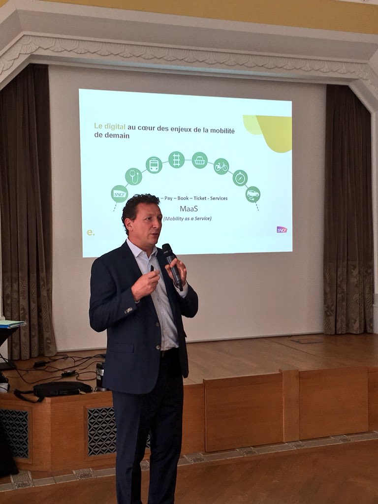 fdecoster's tweet photo. J➖5️⃣0️⃣0️⃣ ⏰13:06
@Dleborgnesncf, #CDO de @SNCF (cc @SNCF_Digital) témoigne de la #TransfoNum du @GroupeSNCF
Le jour du lancement du fil @TERHDF, symbolique d’un groupe qui se transforme par le #digital pour une meilleure #relationusagers!
#numérique #mobilité 🚀 https://t.co/GUFFnfLTIV