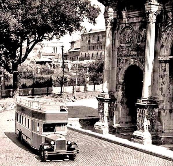 #Roma meravigliosa 1936 #ArcodiTito #ForiImperiali già c’era il torpedone per i #turisti #comeravamo @TrastevereRM @SaiCheARoma
