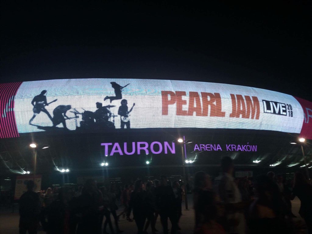 giventoliveuk's tweet photo. Arrived! Polska for Veronika’s show - @PearlJam. Tonight we take her for a celebration dinner w/Polish GTL friends. 

Veronika’s story - https://t.co/umo05hgvPH 

And travelling with @BTPcafes mug cos you gotta @UTWnow 

#BecauseYouMatter
#OneGigAtATime
#Noexcuseforsingleuse https://t.co/c1O7ziRIEN