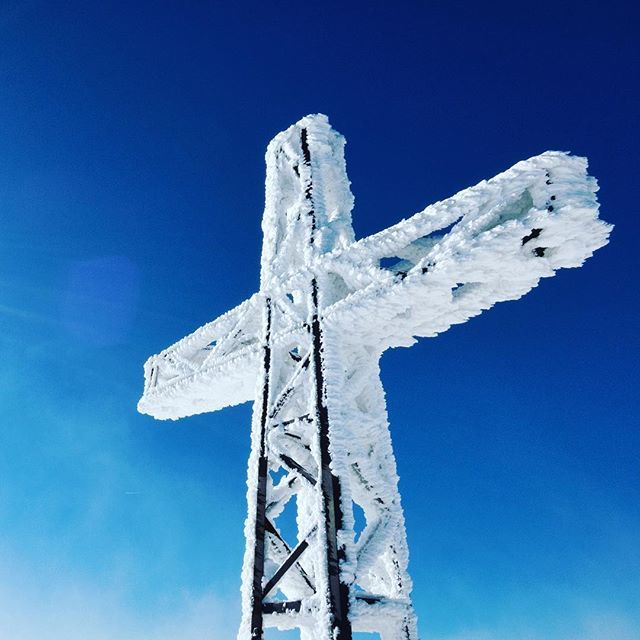 behindmagazine's tweet photo. Detail.
#peaks #mountains #cross #summit #mountaineering #snow #freeride #freeze #hiking #backcountry #explore #neverstopexploring #reavel #travelphotography #snowboarding #snowboard #outdoorlife #outdoorsports #outdoor #magazine #beh #nature #bluesky https://t.co/gXeuWvZOky https://t.co/FJZWHv2eGT