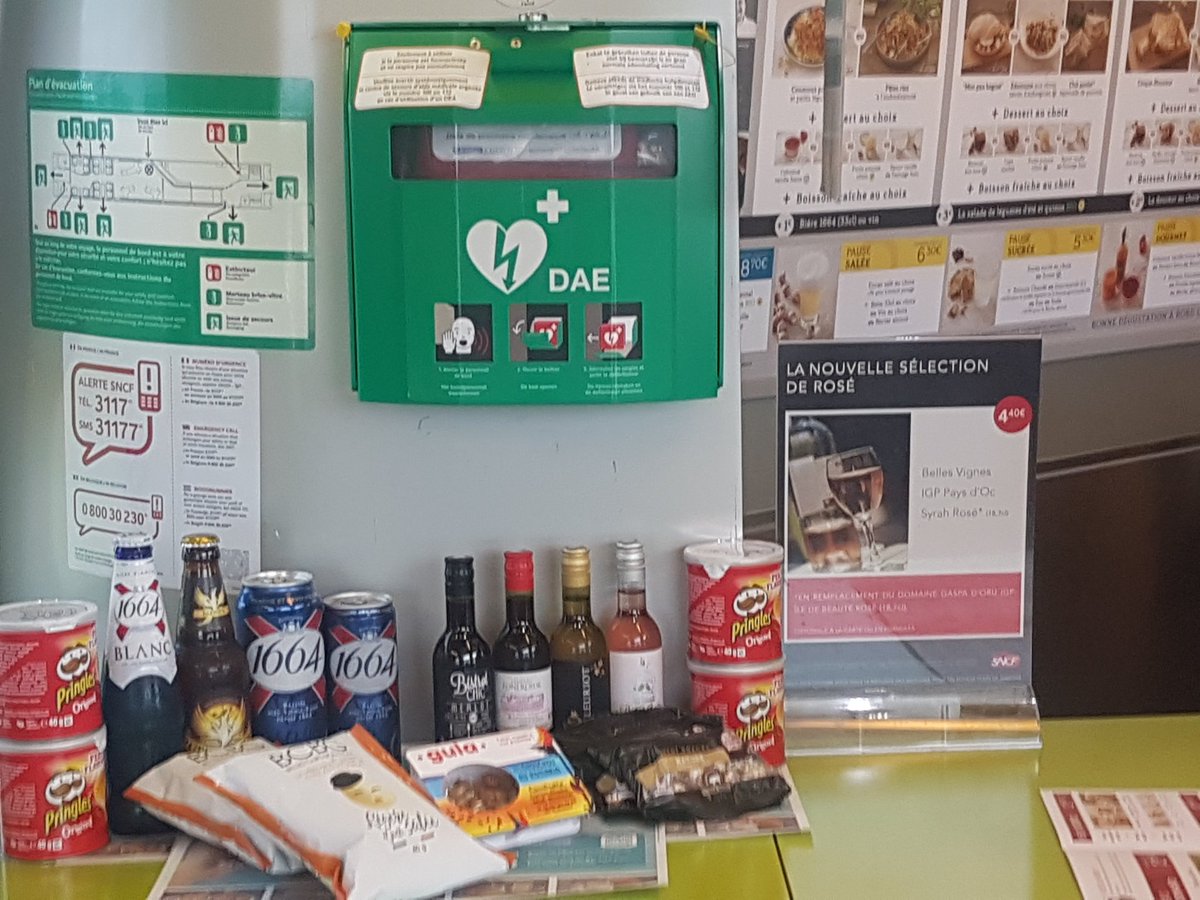 ICE_SPITS's tweet photo. Hello @SNCF 
mon coeur a failli lâcher 
qd la barmaid  @DansLeTGV
m a dit que les bouteilles et canettes
ne sont pas recyclées🚮
#ISO14001☡ https://t.co/4j9LiVLJKY