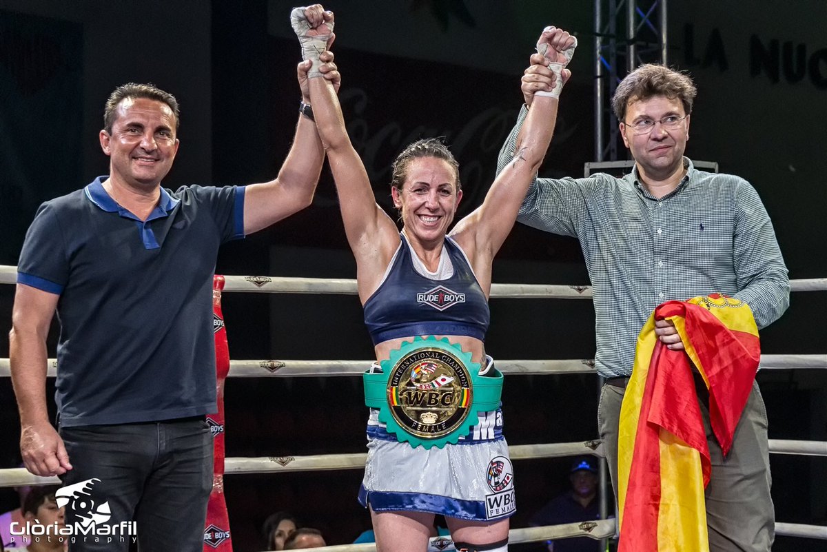 .<a href="/Evamaengho/">Eva Maria Naranjo</a> gana el Cinturón Internacional de Boxeo en la <a href="/CDCamiloCano/">Ciudad Deportiva Camilo Cano La Nucía</a> <a href="/LaNuciaES/">La Nucía</a>. Enhorabuena campeona!! #LaNuciaCiudadDelDeporte. cc <a href="/WBC_ES/">WBC Español</a> <a href="/WBABoxing/">WBA Boxing</a>  bit.ly/2tKA9So