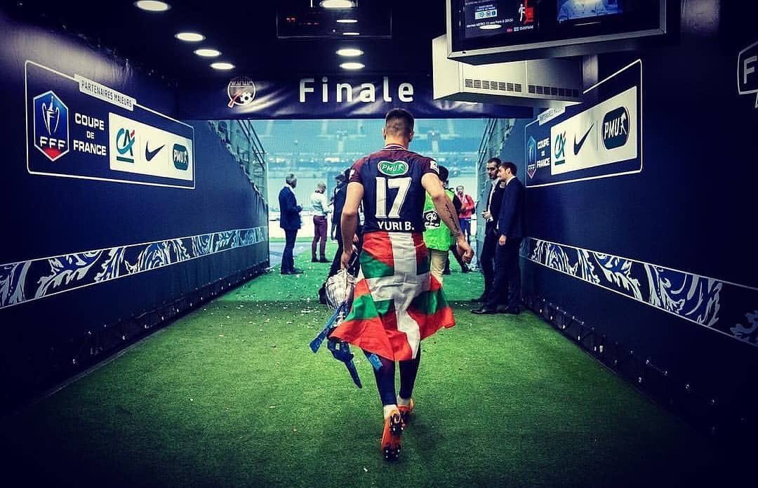 psgclubnyc's tweet photo. ¡¡Eskerrik asko el #Vasco!!
@yuriberchiche ya es jugador del @athleticclub!! El lateral izquierdo se fue del #PSG y firma hasta el 30 de junio de 2022 con una cláusula récord de 100 millones.
———
#psgplayer #psgclubnyc #psgnyc #paisvasco #athletic #athleticbilbao #yuriberchiche https://t.co/IHaoAU6oEv