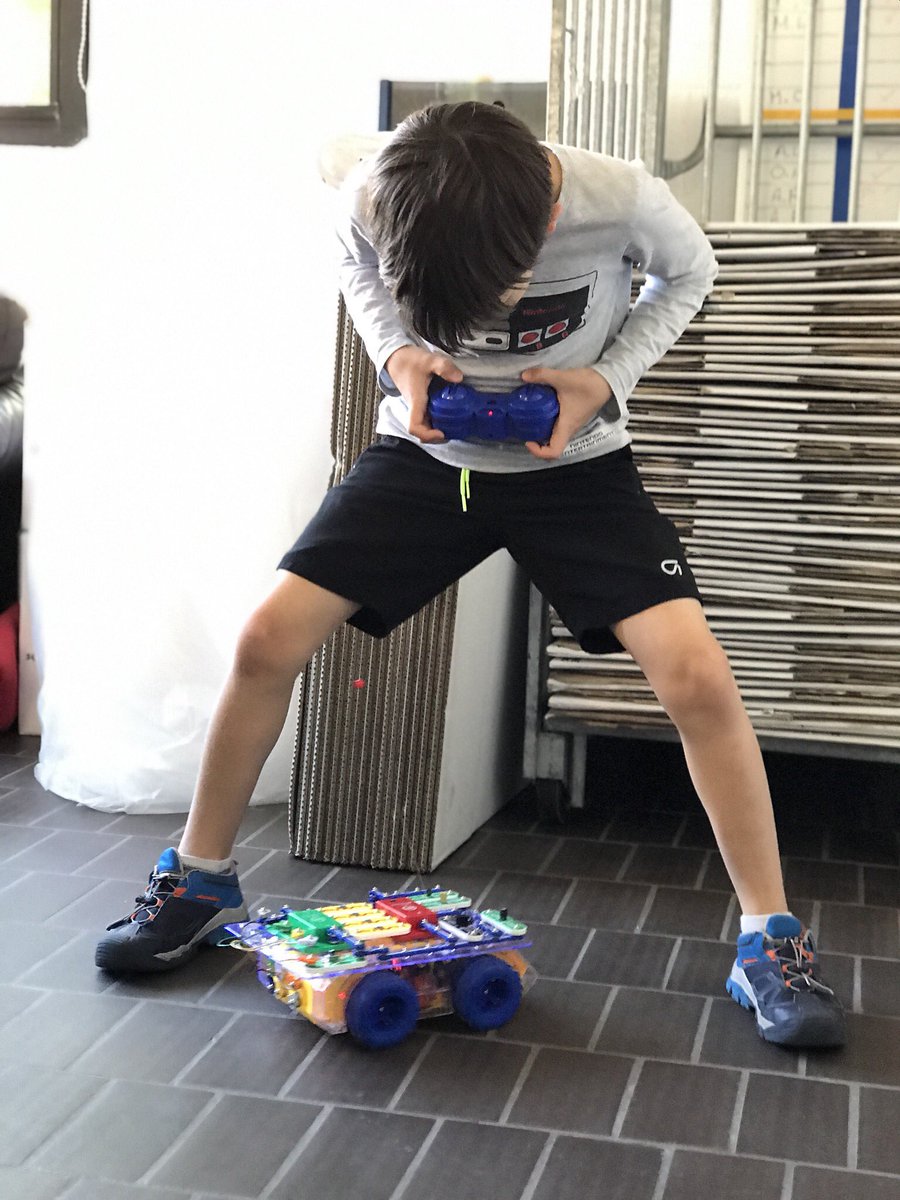 LSEClassR's tweet photo. A dream came true: using spektro to make a radio controlled car! https://t.co/xF0z1TMKvL