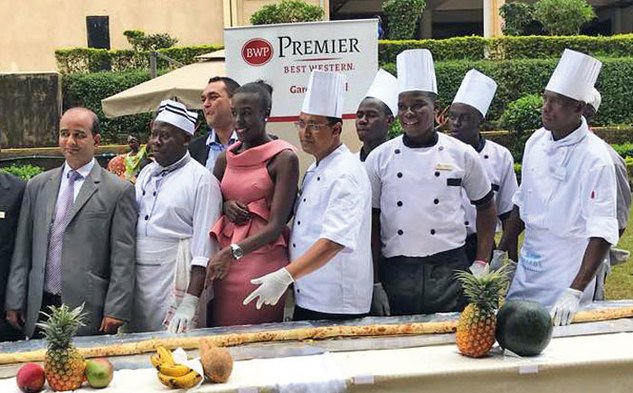 How Entebbe hotel made world’s longest 'rolex' #VisionUpdates 

“We used 100 eggs, 5kg of wheat flour, 6kg of...goo.gl/QvbhHM