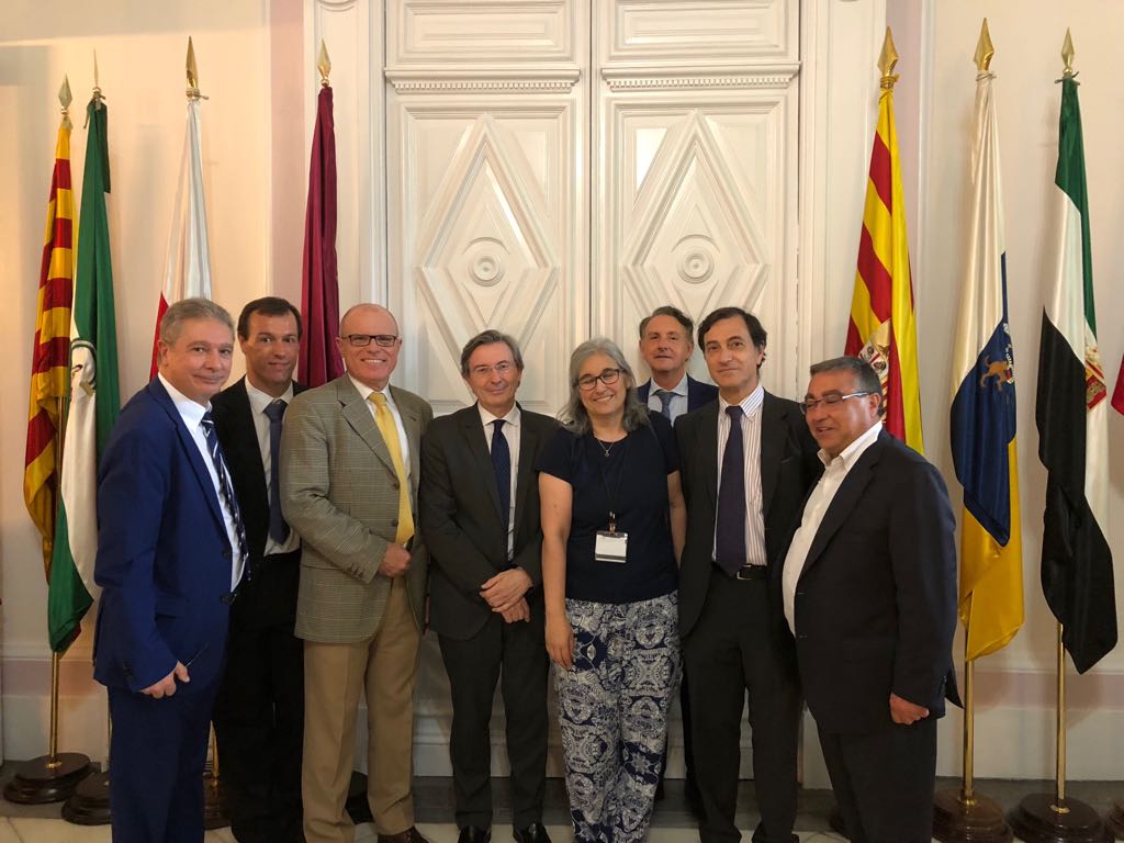 camaza01's tweet photo. Toma de posesión de Fernando de Pablo como nuevo SGAD recibiendo el cariño de los compañeros TIC https://t.co/6M4Bsx9yIN