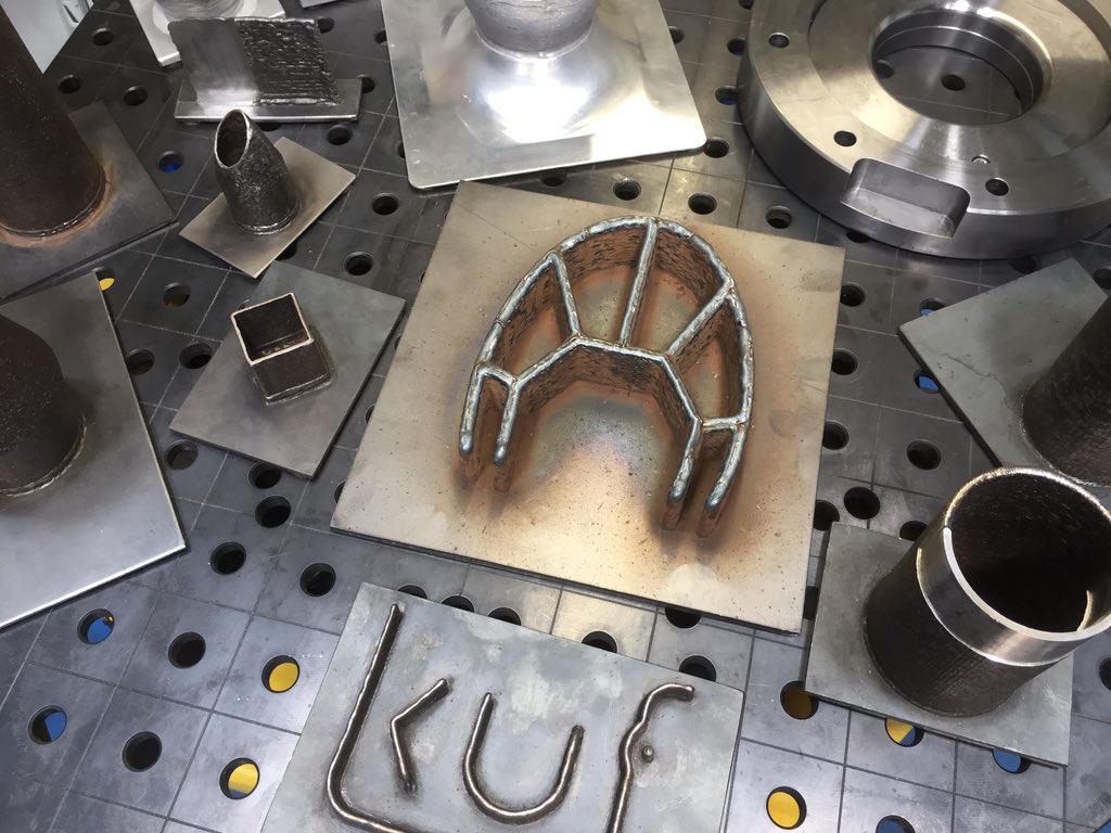 KristinLuban's tweet photo. Von selbstlernenden Maschinen in der #Industrie40 über die #Arbeit40 bis hin zur Fabrik in der Hosentasche. Weiter geht’s mit #Bakterien, #Schwerelosigkeit #iss und #Luftfahrtantrieben zum 5. Geburtstag der @BTU_News #btu5 #Kunststoffe #Meltalle https://t.co/4IBV7oCp5m