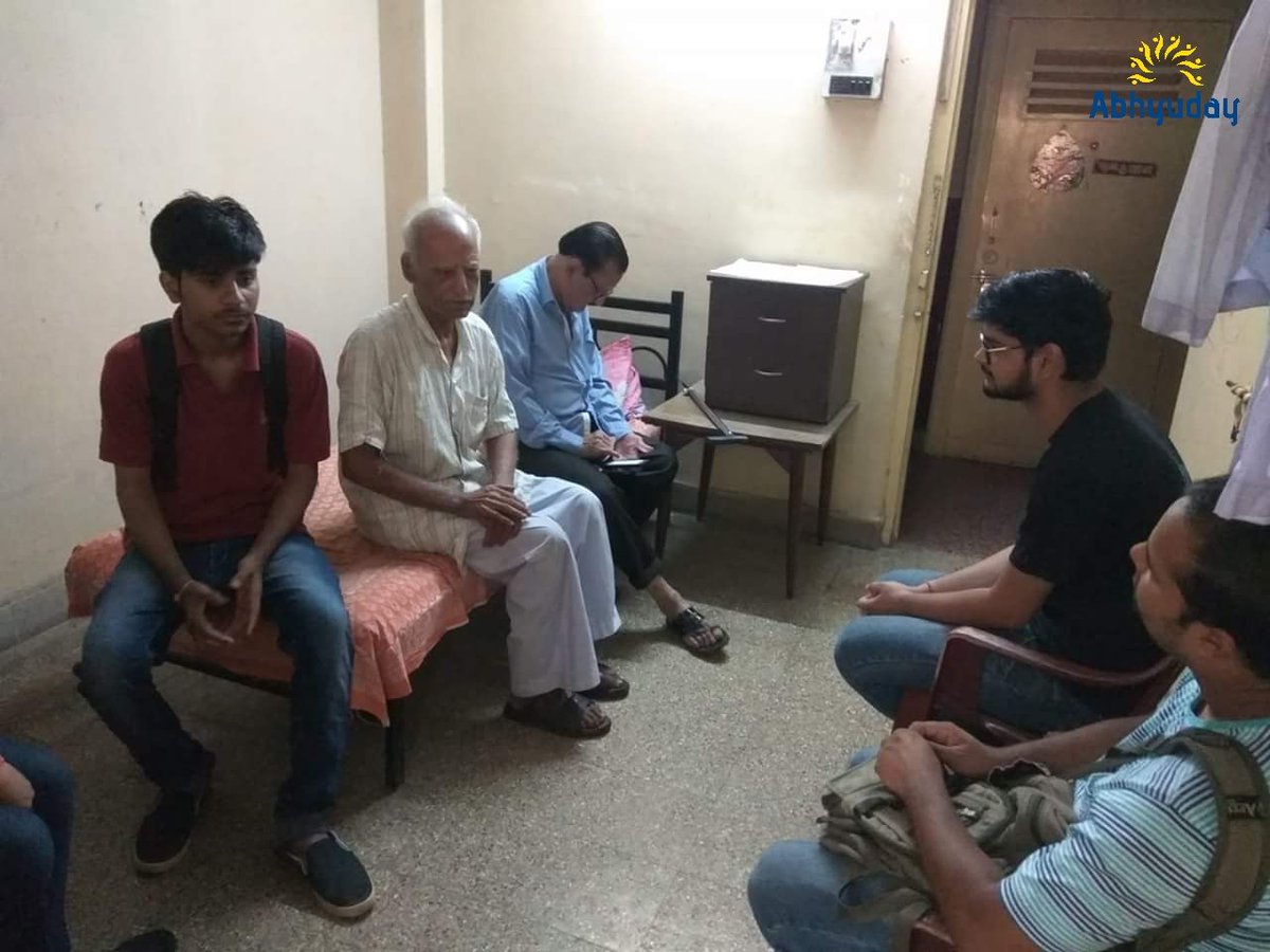 Abhyuday_IITB's tweet photo. Abhyuday, IIT Bombay is glad to share the moments of Volunteer Visits held in last week.
#1Visited to Justice H. K. Chainani Elders Home
#2Held a Masti Ki Paathshala session in Desire Society and Swami Ram Narayan Nagar
#3Went to slums for food distribution https://t.co/FSoZl4fZ2A