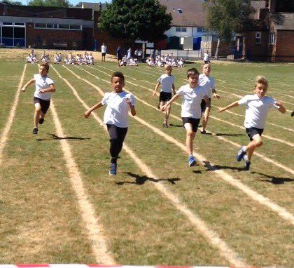 latimerprimary's tweet photo. What an excellent afternoon of races in Year 4! #latimerraces #latimerpe #4afpe #latimeryear4 #dedication #100m #sprinting #sackrace #eggandspoon #obstacle #skipping https://t.co/hCnWf41p8r