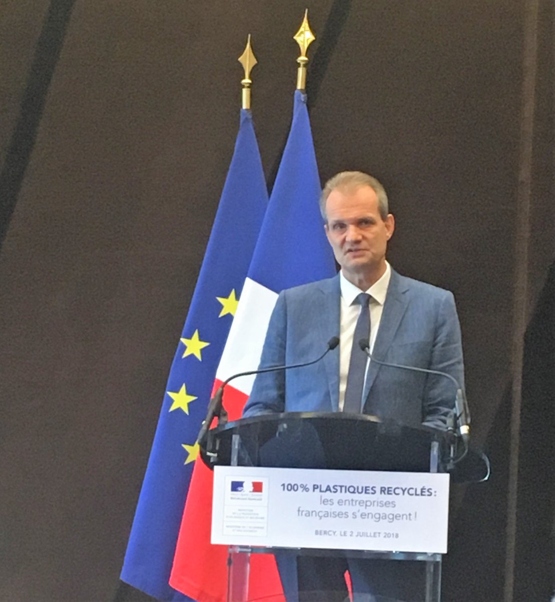 fedplasturgie's tweet photo. Les engagements volontaires permettront d’incorporer plus de 600 kt de matières plastiques recyclées en 2025. @BenoitHennaut appelle tous les acteurs de la plasturgie à se sentir responsables et impliqués dans l’économie circulaire et à s’engager. à lire https://t.co/HkMV70ootr https://t.co/CifYycyAgi