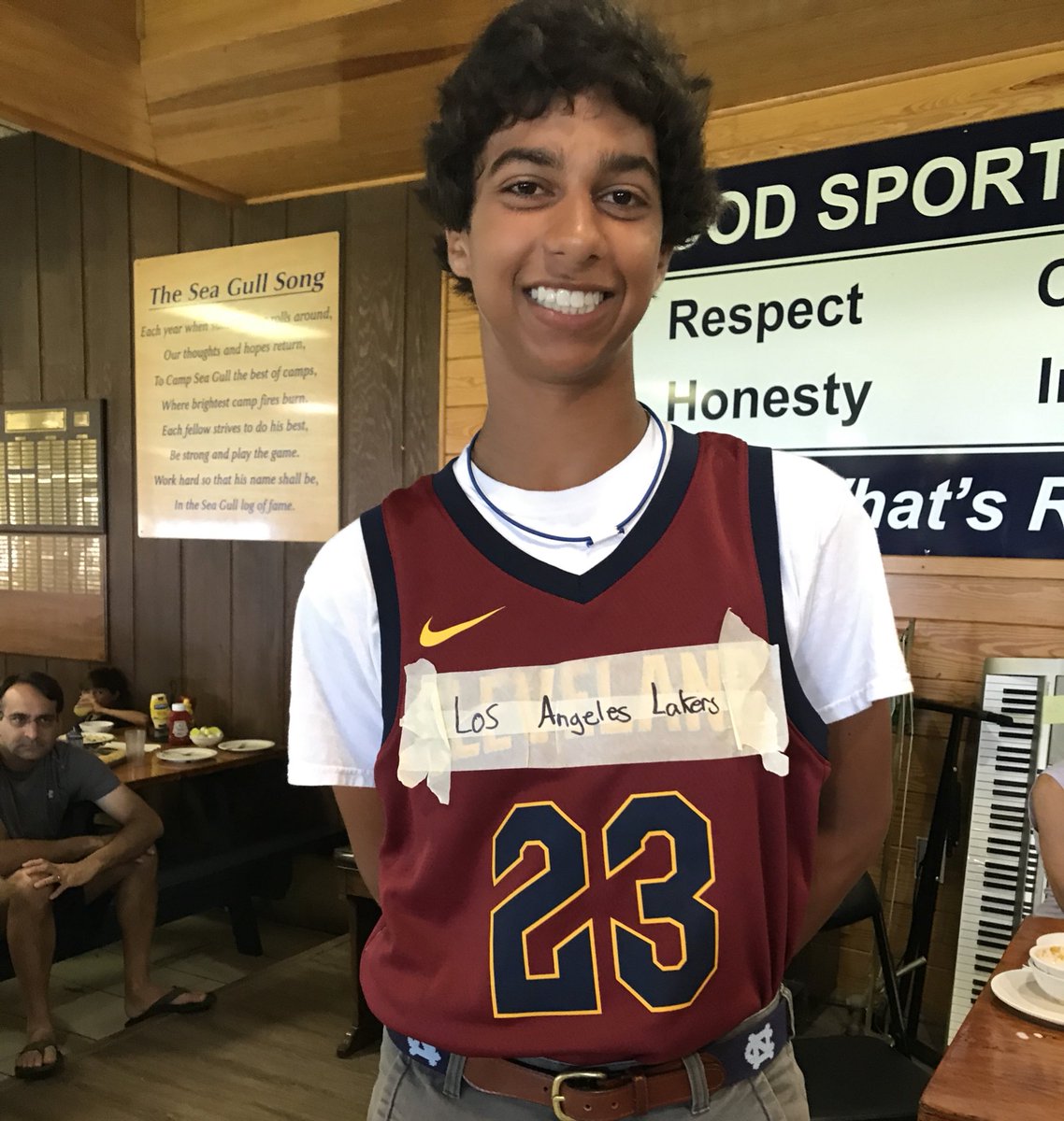 Camp_SeaGull's tweet photo. Our “Look Sharp” winner at breakfast this morning! #LebronToLA https://t.co/hS6jPMx6bs