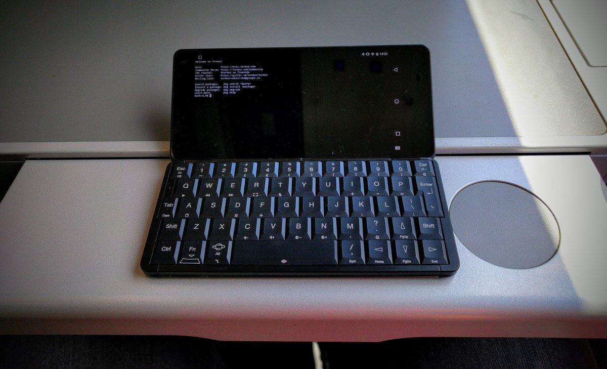 reini1305's tweet image. Ah, that&apos;s what those small tables in the train are for :) @planetcom2017 #GeminiPDA