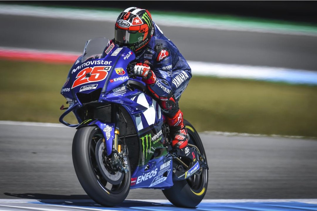 RMSdistributor's tweet photo. Weekend tra i più spettacolari degli ultimi anni, quello di #Assen per la #MotoGP! Viñales 3° e Rossi 5° con il lubrificante del nostro partner @ENEOSMotorOils nel motore! Bravo anche Zarco, portacolori di BS Battery ;) https://t.co/IoGlccP27w https://t.co/VbjWraDLcw