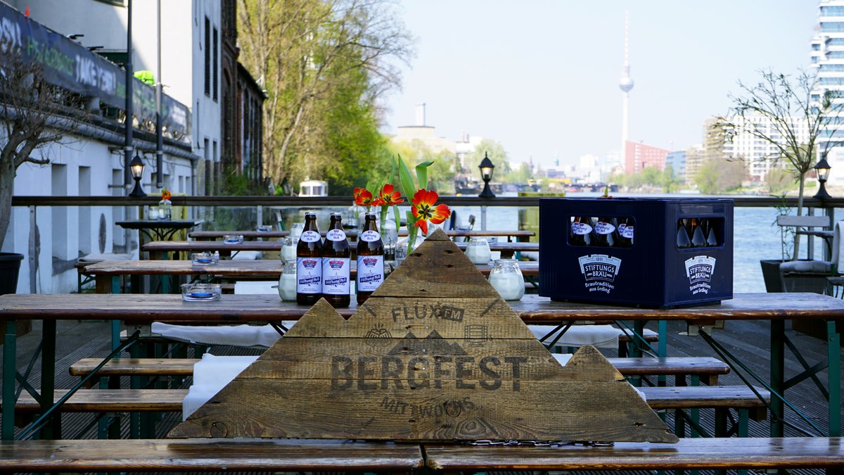 Ihr braucht immer ein bisschen länger mit Entscheidungen? Alles klar! Um 15h kommt <a href="/ianlate/">Ian Late</a> zum Interview, dann habt ihr noch zwei Tage, bis er beim #FluxFMBergfest spielt: fluxfm.de/bergfest/