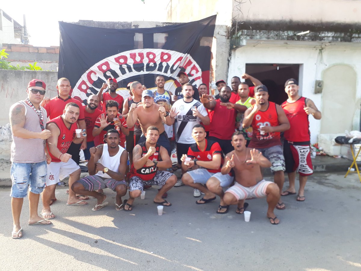 Daniel32301420's tweet photo. Graças a Deus faço parte do elenco fabuloso 🙏🙏
#raçarubronegra
#zonaoeste
#soosdeverdade https://t.co/LWWgE1dEAp