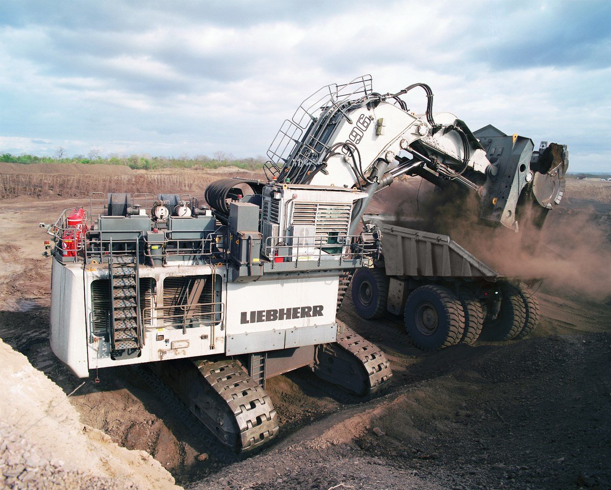im_mining's tweet photo. The range of Liebherr Mining hydraulic excavators includes nine machines with operating weights 100-800 t and three are celebrating milestones in Colmar in 2018 https://t.co/mX3YNOkhnx @Liebherr #mining #excavator #hydraulic #R996 #R9350 #R9100 #futureofmining #loading #shovel https://t.co/rzYhUJ8lLv