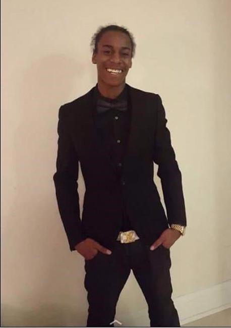 Toronto police identify rapper Smoke Dawg as one of two killed in shooting.  ottawamatters.com/national-news/… https://t.co/tXBlaquUCH