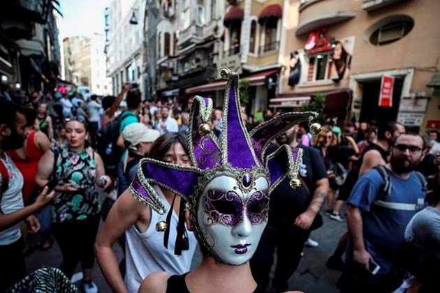 Turkish police disperse LGBTI activists holding banned march.  ottawamatters.com/world-news/tur… https://t.co/C0Moo5nwMT