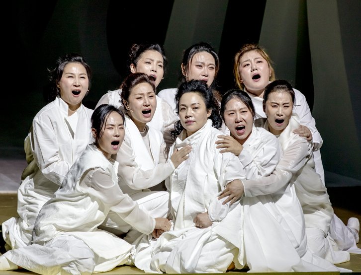 LIFTfestival's tweet photo. #LIFTReflects 4 - Acclaimed Singaporean director Ong Keng Sen brought his powerful Korean opera #TrojanWomen to the UK for this first time and filled @southbankcentre stage with 25-strong cast of actors, singing and musicians. @KCCUK @ARKOARKO @GrangeHotels @ntok_ @sifa_sg https://t.co/X1jkeJmiRj