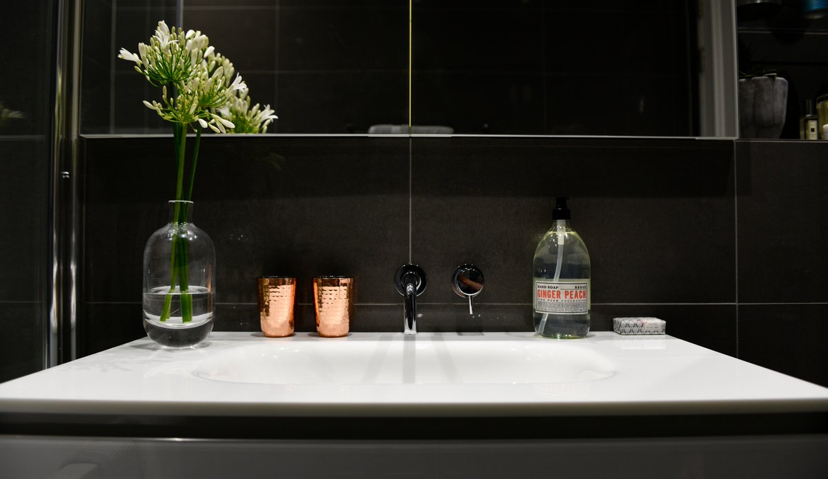 5melvcres's tweet photo. Check out our completed Duravit fitted bathrooms at 5 Melville Crescent. Don't miss out, there is only 1 apartment remaining... For more info go to https://t.co/RHmNJBwVn7 https://t.co/iJupgEfOGw