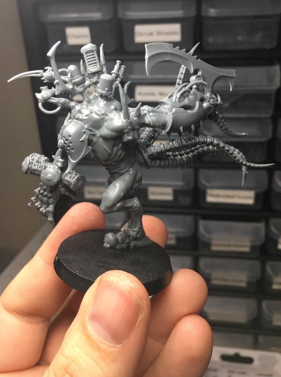 couchatron's tweet photo. Was in a #conversions mood last night so I put together my rendition of a #drukhari Grotesque! #warhammer40k #40k https://t.co/G7Io6bPFu9