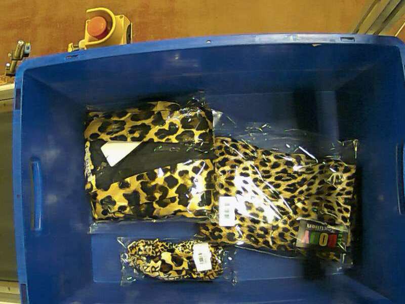 Dank voor deze tweetsuggestie. Mooi. Dit heb ik online bij Elise%2Store besteld en ontving dit fotobewijs van de producten die nu voor mij worden ingepakt!